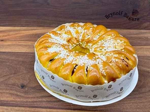 Saffranskrans med mandelfyllning